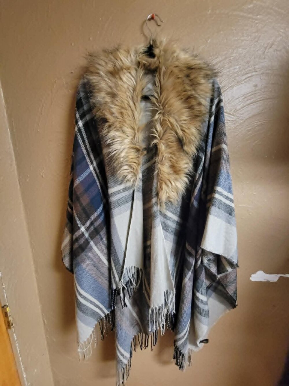 Unbranded Womens Faux Fur Collar Plaid Cape Shawl Gray MULTI COLOR Poncho (L-2X)